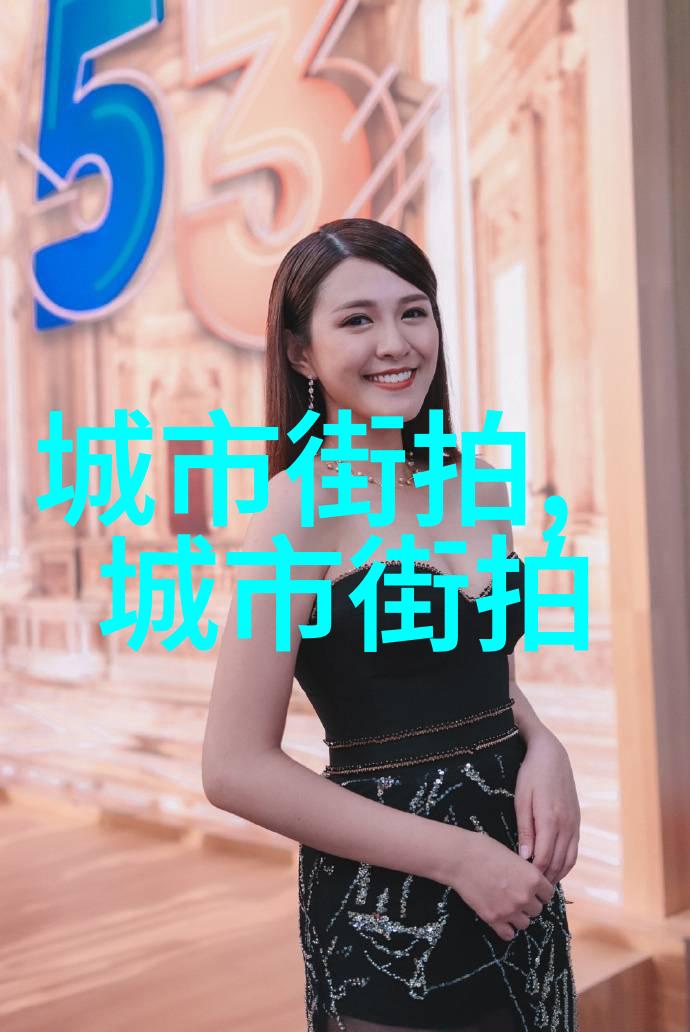 镜前剪发一位女人的自我革命