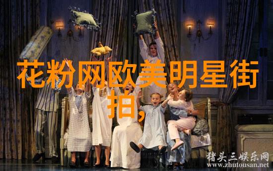 美容时刻一边亲着面膜一边胸口温柔的自我护理