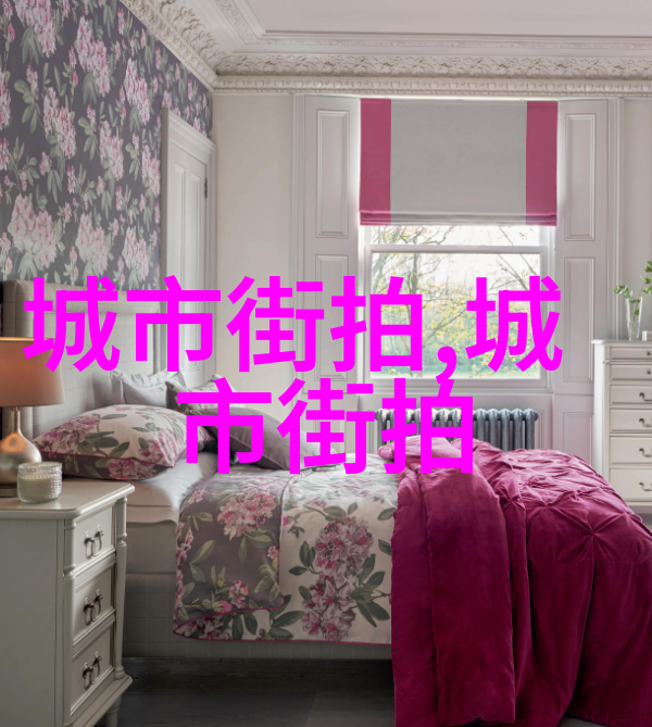 一幅清朝士大夫穿着儒服坐在桌前写字，同时保持着一种优雅且精致的寸头