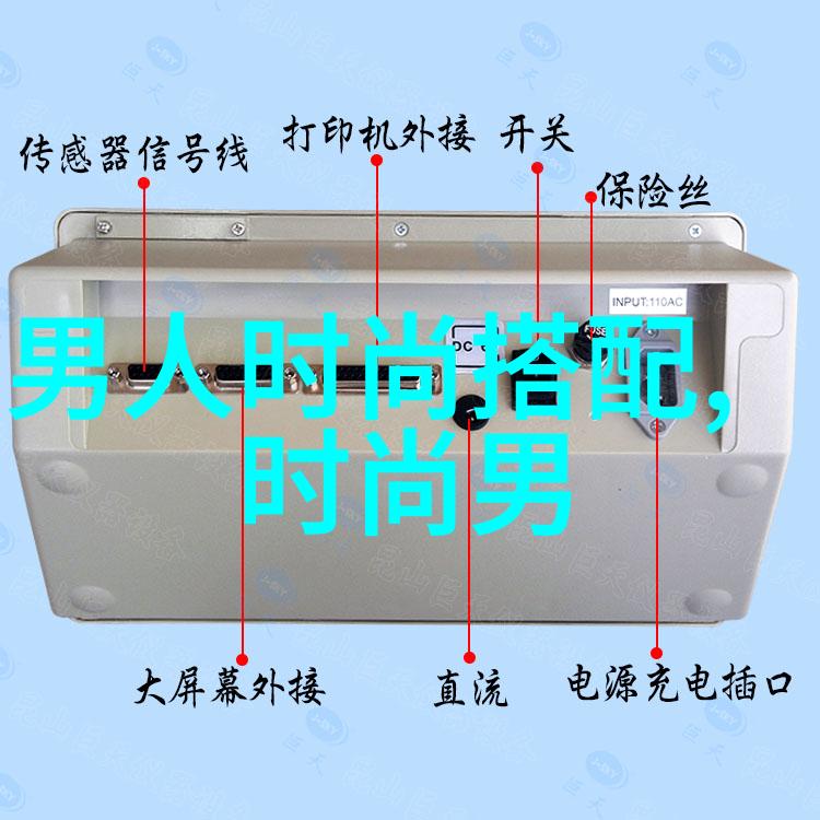 在SS 2023深圳时装周南山会场湾区时尚对话以闪耀的开幕姿态反复回响着韩式三点式的独特韵律为观众带