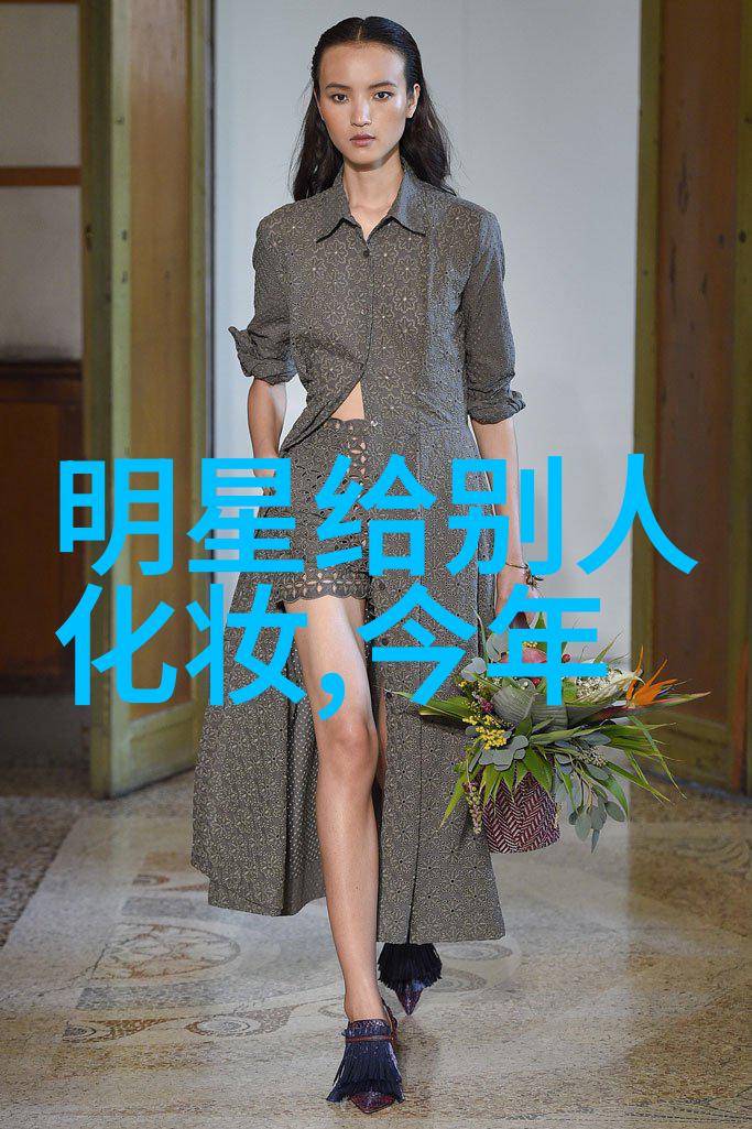 女星超模亮相amfAR慈善晚宴 奢华复古造型致敬时尚