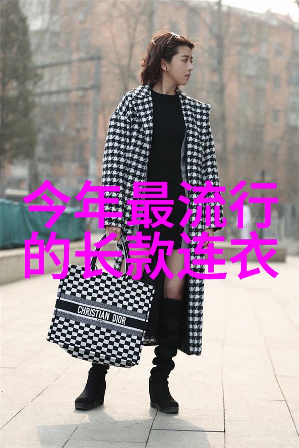 凤凰卫视资讯台独家播出半个月亮爬上来齐峰精彩演绎青年王洛宾回顾爱情与音乐的美好岁月