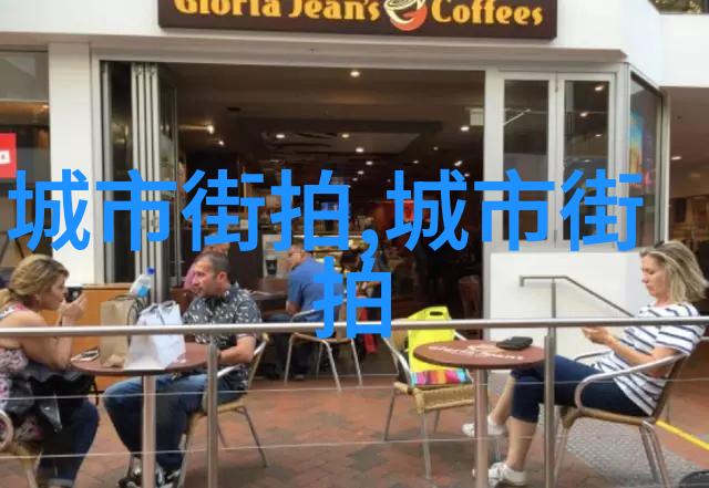 她那媚人的色彩在人群中跳跃仿佛是大自然赋予的魔法每一个转身都散发着迷人的光芒