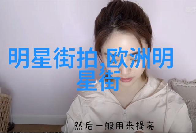 一群女同学玩我的小JIJI-校园里的小机器人一群女同学的创意与乐趣