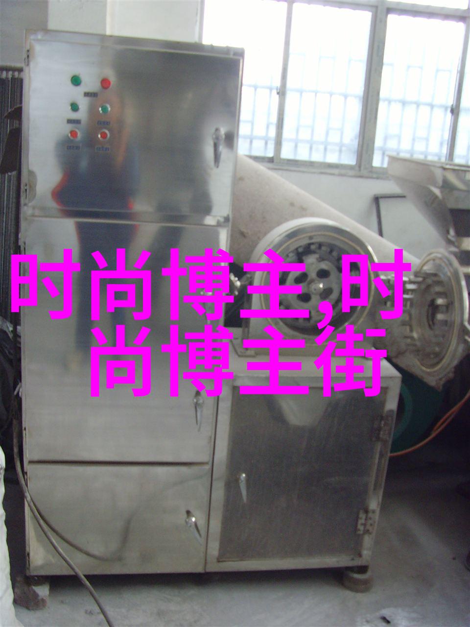 乡村风情下的时尚探索型男的田野之旅