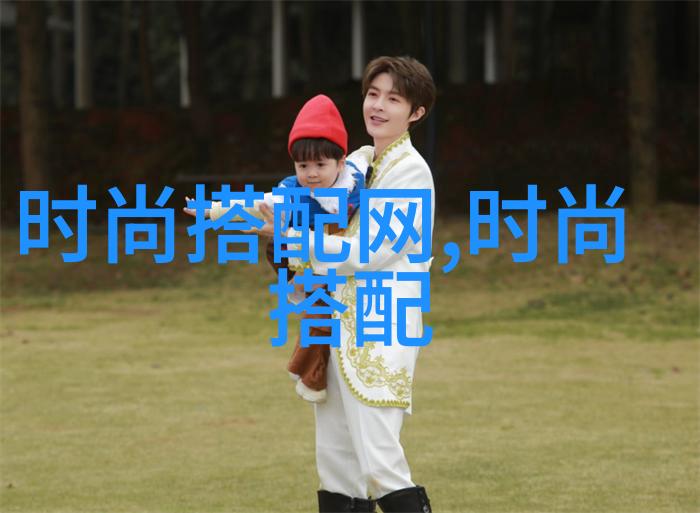 发梢微卷的俏皮女孩