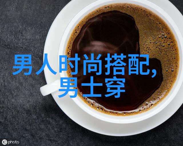 圆脸女生驾驭Bentley Continental时最适合的发型就是那头完美卷曲像她一样优雅而自信