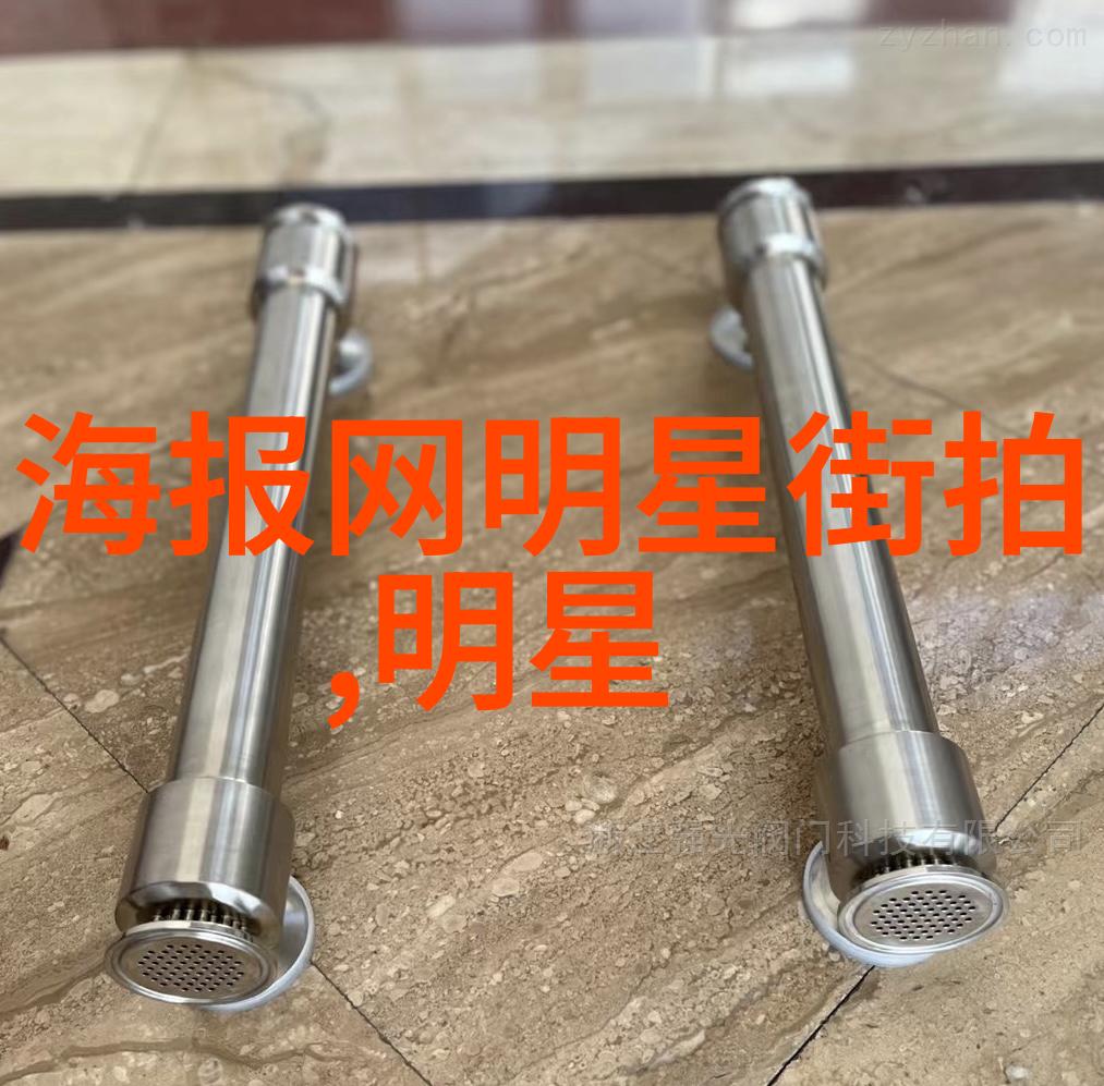 如何通过颜色或装饰品来丰富单一的短发造型使其更加吸引人眼球