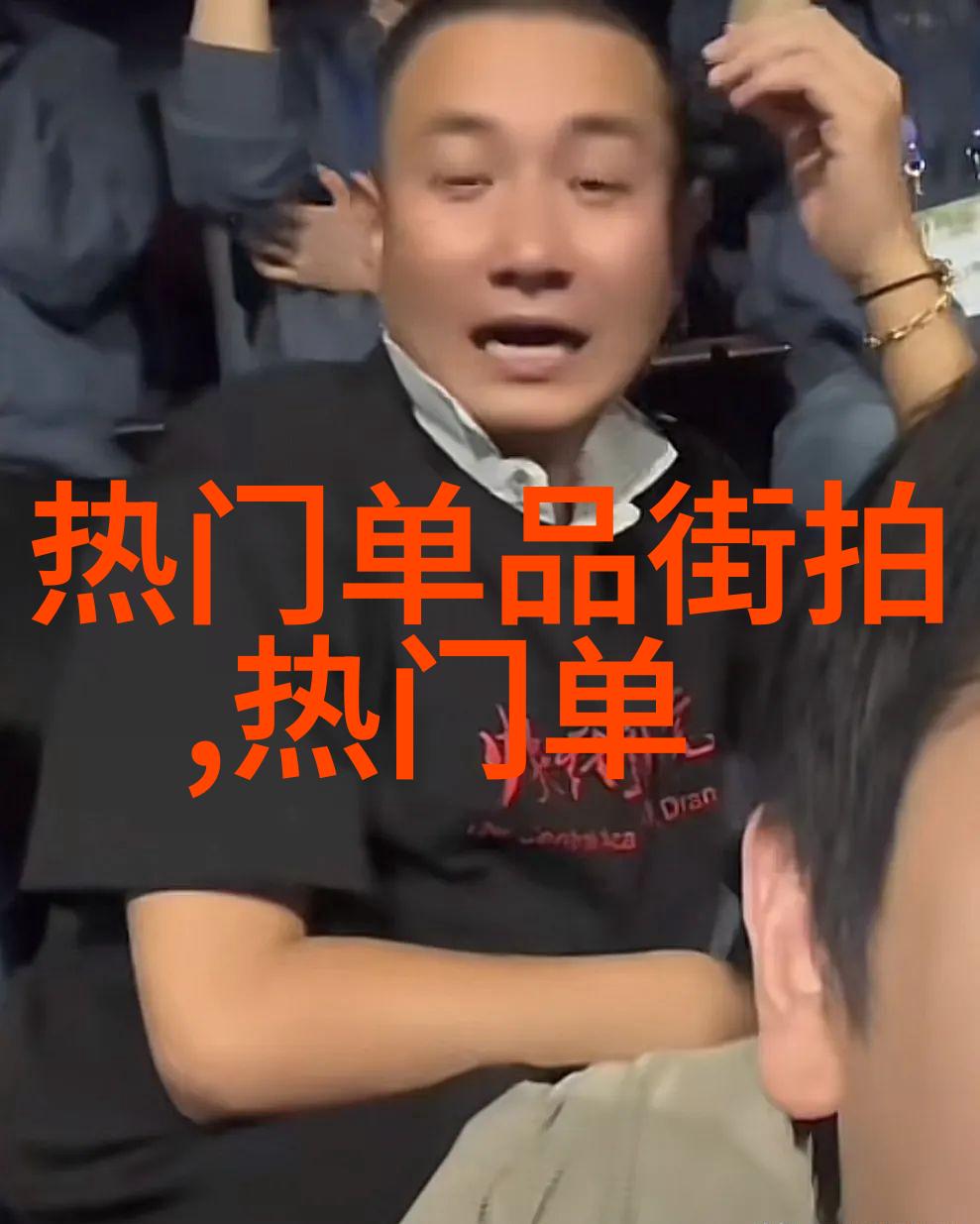 他轻轻的分开她的你真的愿意给我亲密的告白在微光下绽放