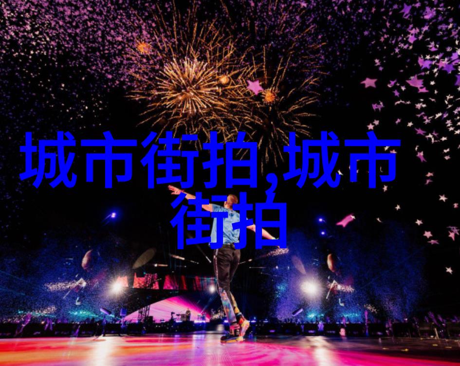 双肩包女背影中的时尚与自在