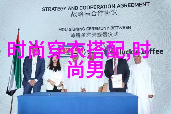 春日里的一袭V领针织衫轻柔的线条随着微风起舞仿佛是大自然赋予的最为温馨的礼物