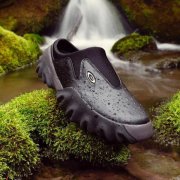 AJ、Yeezy 之后 今年这种鞋「彻底火了