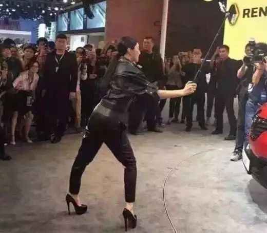 街拍明星_街拍明星微博_街拍明星夏季穿搭图片/