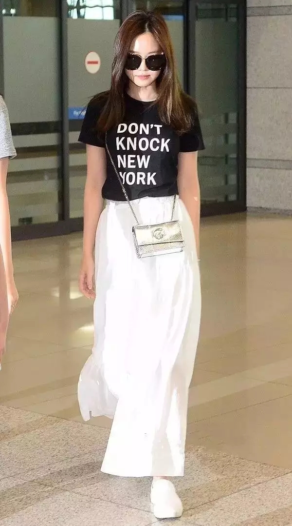 T恤搭配街拍图片！T恤搭配街拍明显示范！