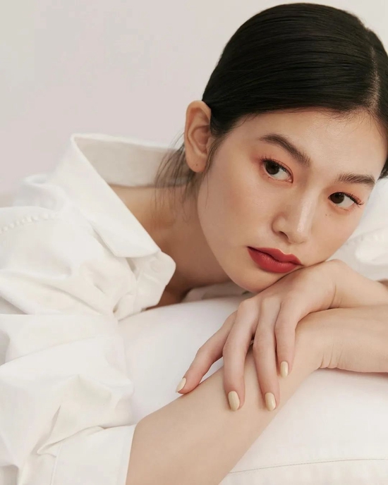 热门单品街拍_单肩斜跨女包女星街拍_热门单职业传奇