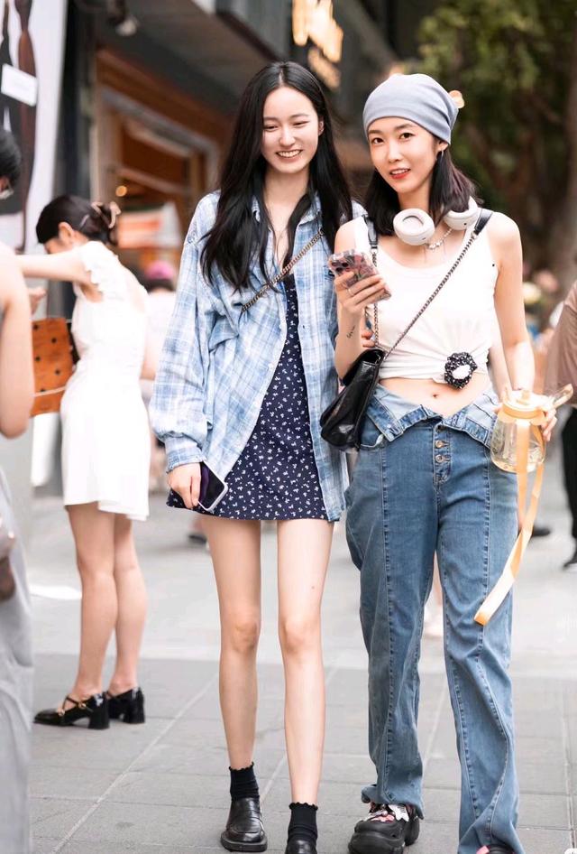时尚搭配街拍_街拍搭配时尚的衣服_街拍搭配时尚女装