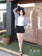 韩国街头美女最爱Tee牛仔短裤搭配