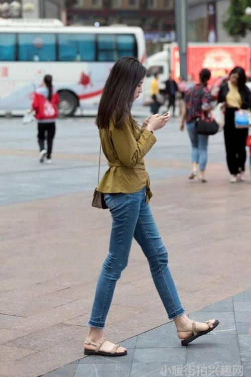 街拍时尚穿搭_时尚搭配街拍_街拍搭配时尚女装