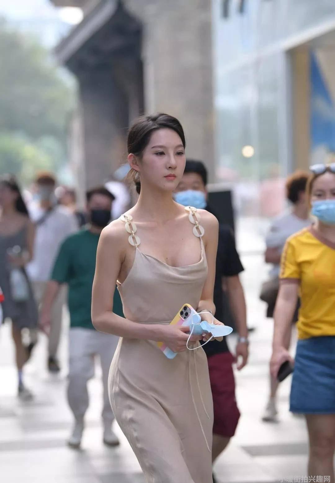 时尚博主街拍_街拍时尚博主有哪些_街拍时尚博主是谁