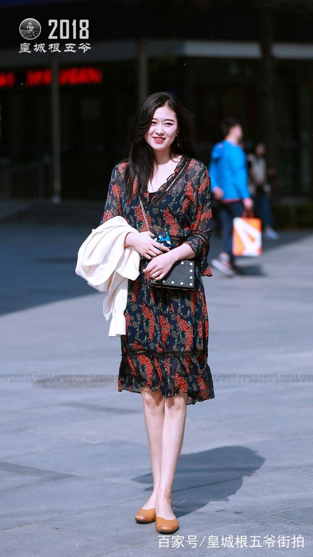 明星穿搭街拍_明星时尚街拍_街拍明星夏季穿搭图片