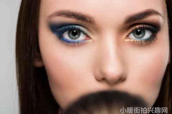 欧美明星秋季街拍_欧美明星秋冬街拍_2020秋冬欧美街拍