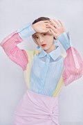 杨超越不愧是亚太第3美拼接衬衫配粉