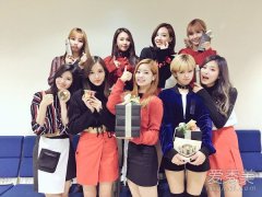 韩女团Apink示范复古怎么穿出流行味