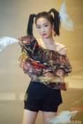 时尚女王女明星的最新潮流穿搭大揭
